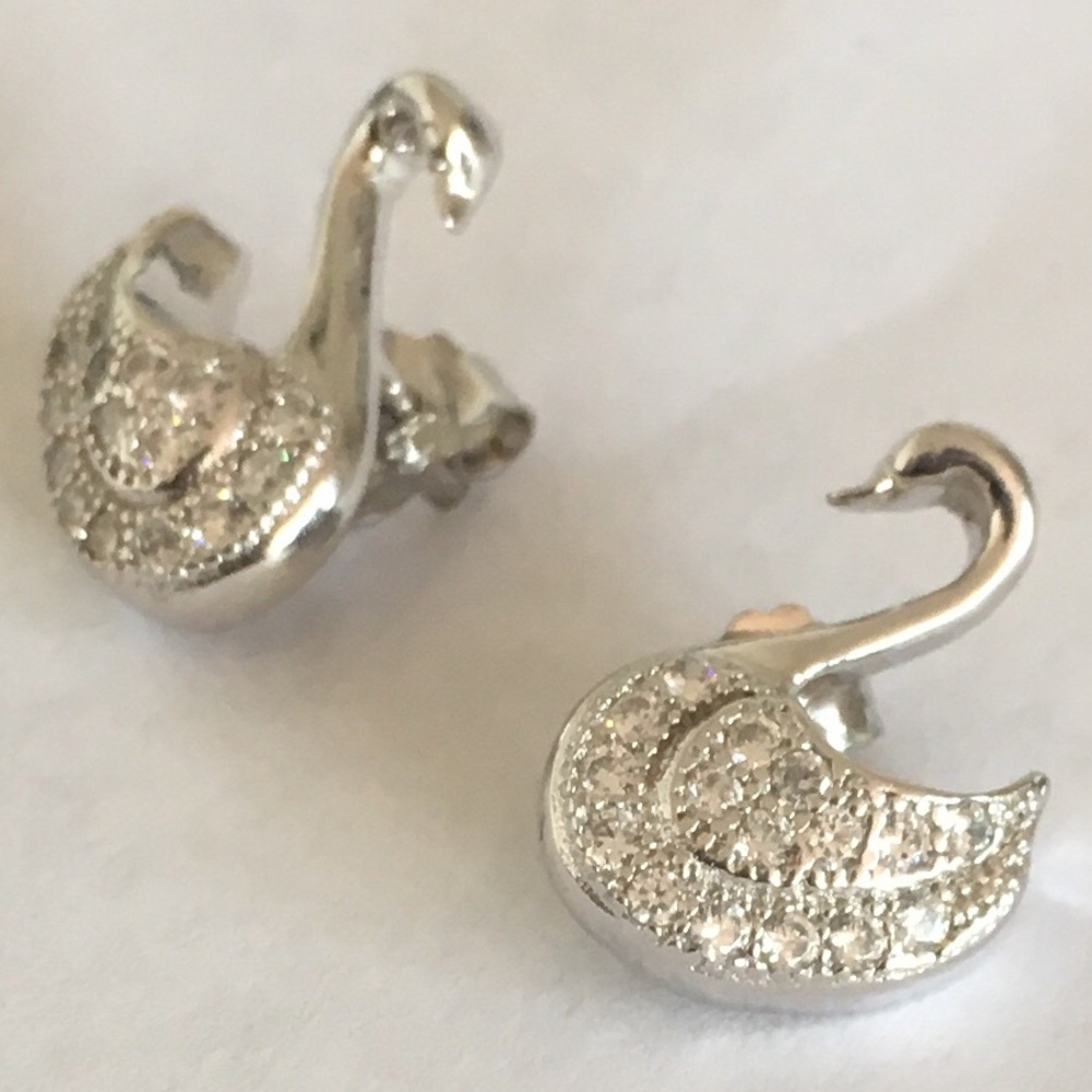 Swarovski element swan silver earrings